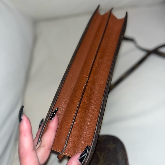 LOUIS VUITTON BUNDLE😍 VINTAGE ENGHIEN MONOGRAM CROSSBODY BAG & COIN PURSE - Picture 10 of 16